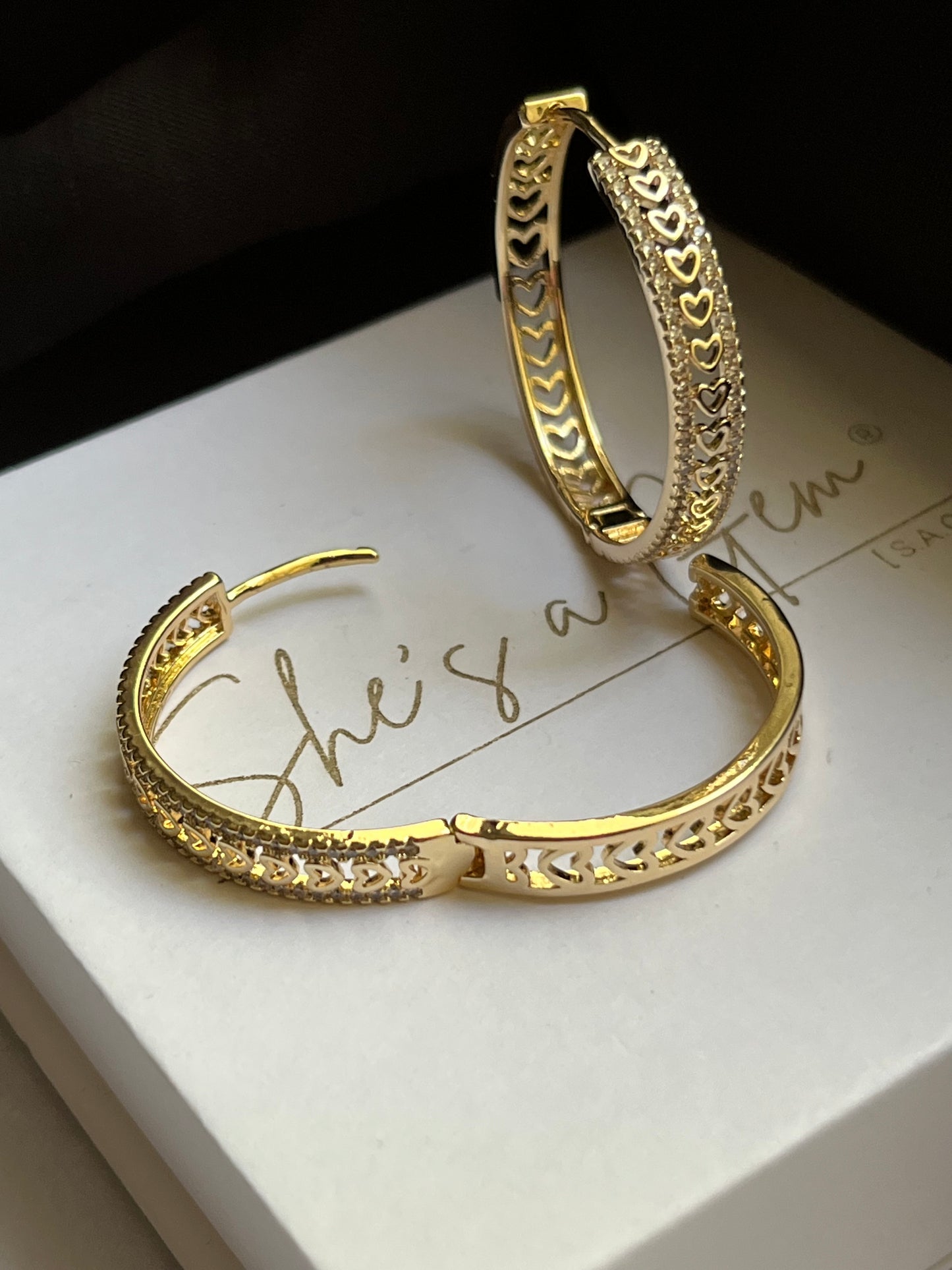 Amour Hoops