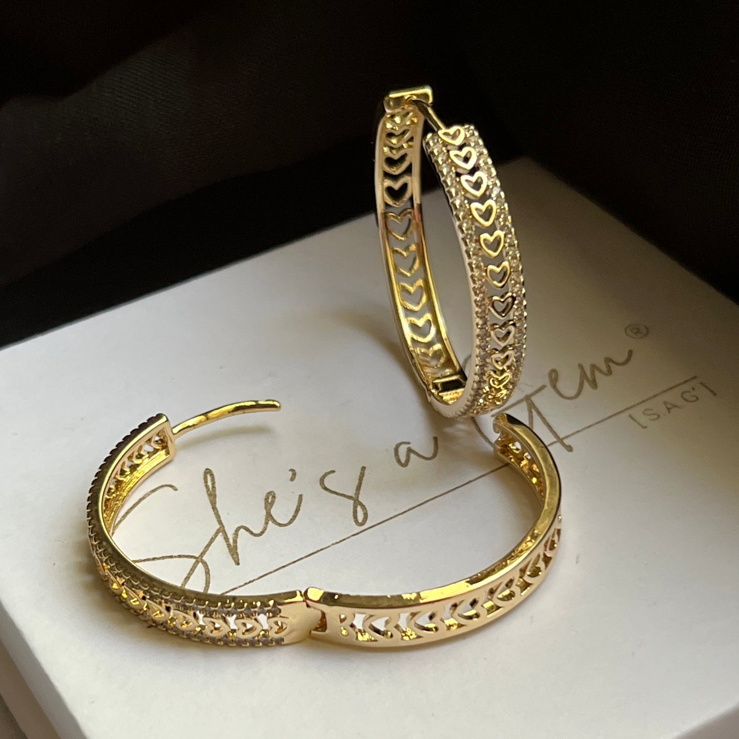 Amour Hoops