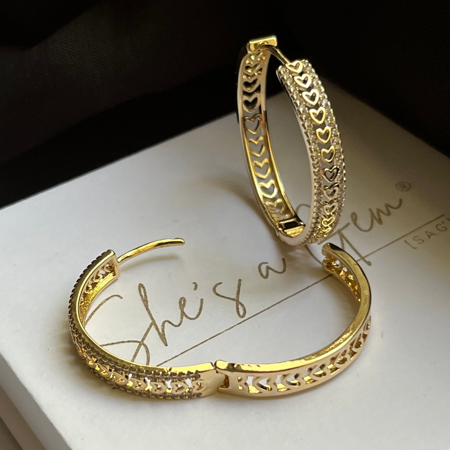 Amour Hoops