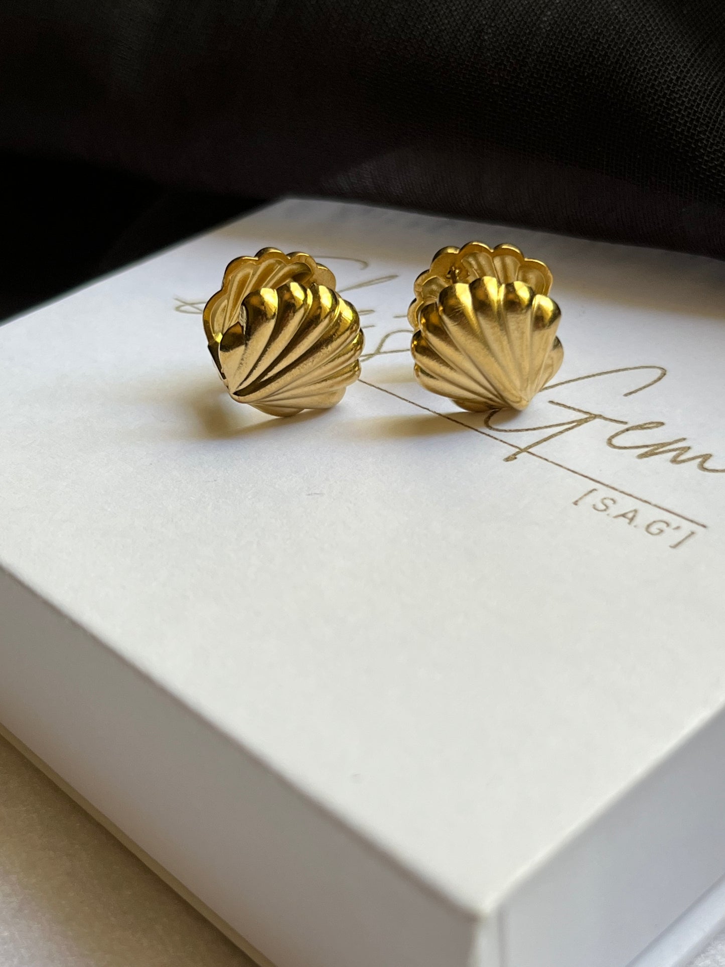 Golden Seashell Vintage Earrings