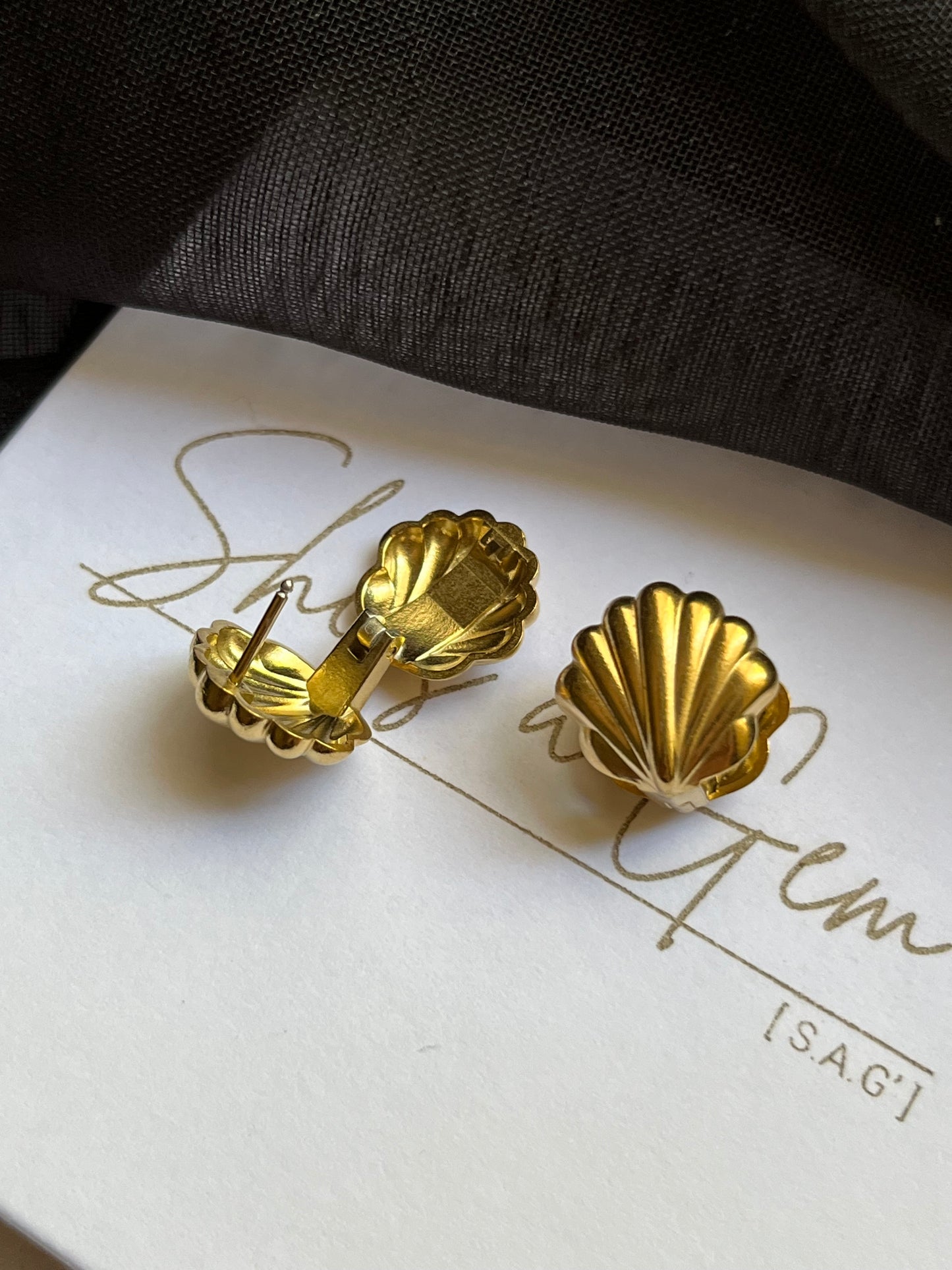 Golden Seashell Vintage Earrings
