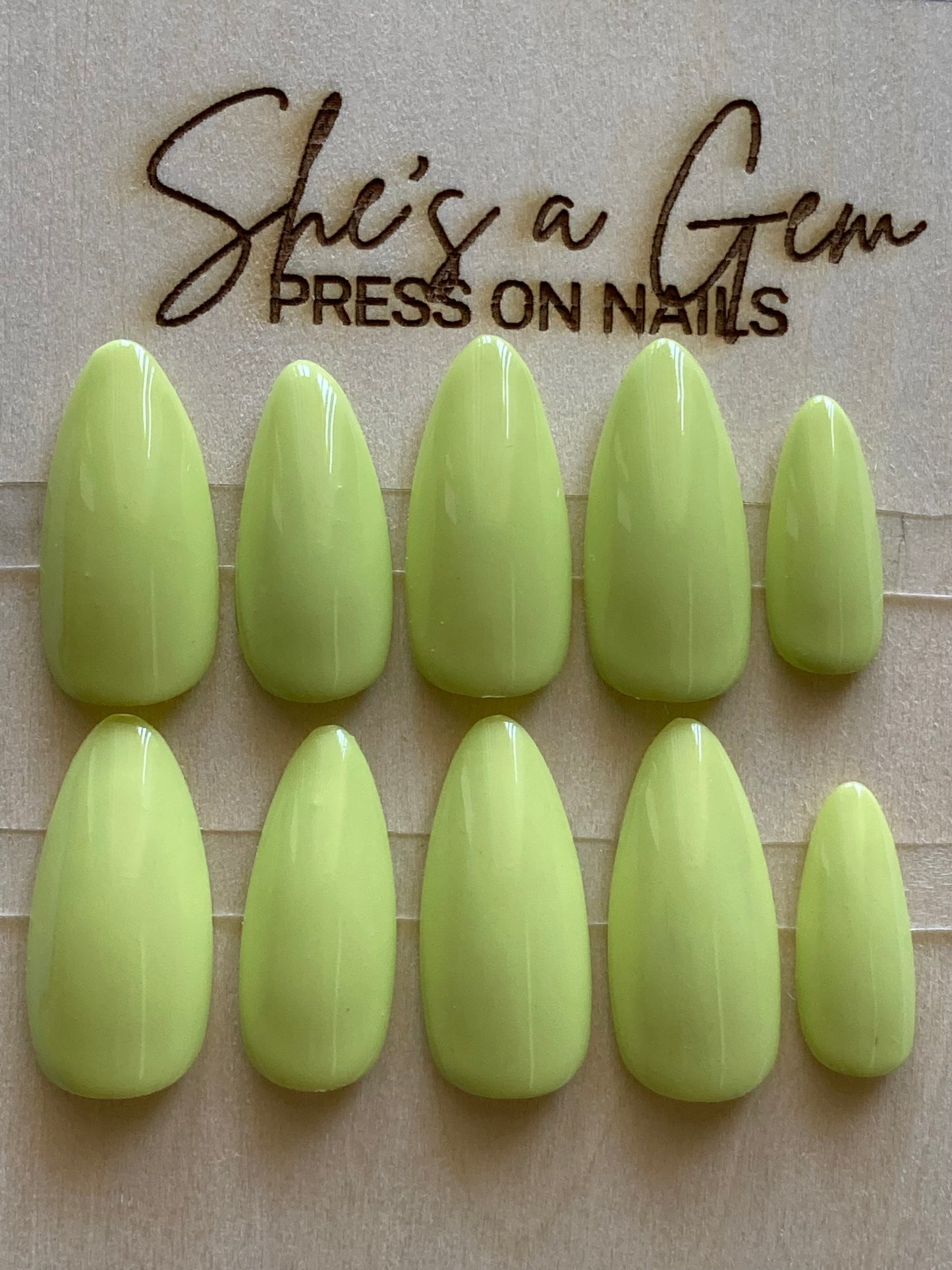Peridot Pop-Press on Nails