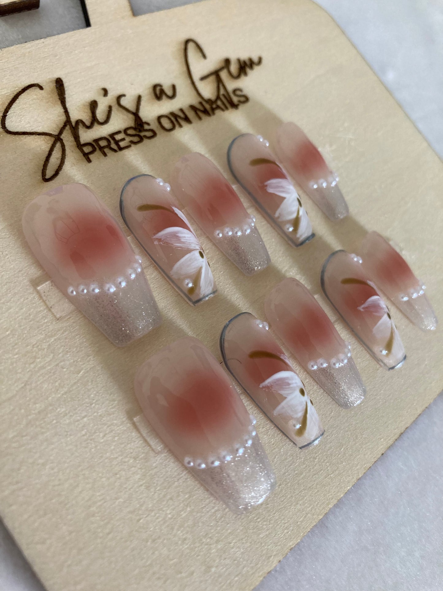 Pearl Blossom Elegance -Press-On Nail Set