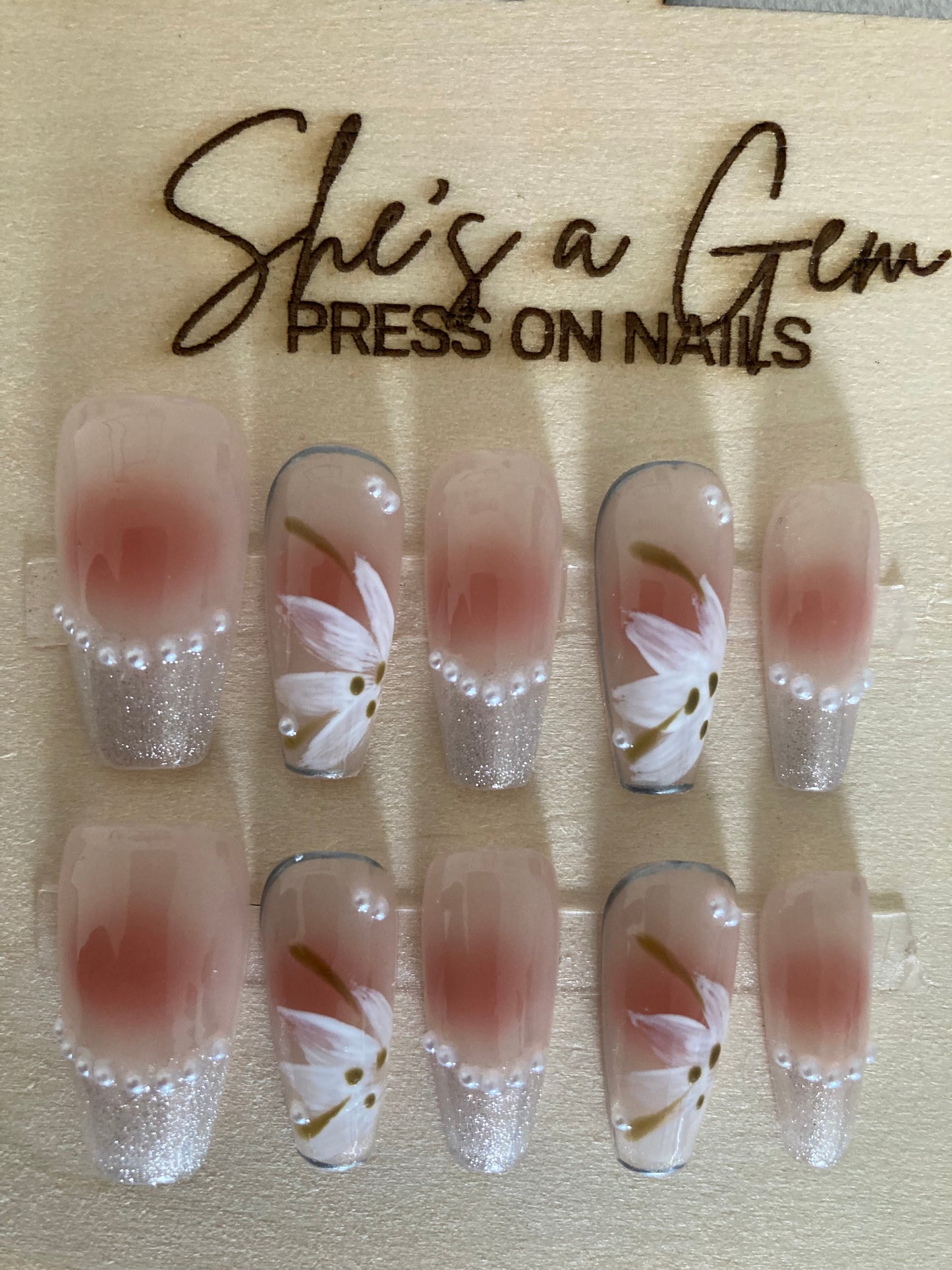 Pearl Blossom Elegance -Press-On Nail Set
