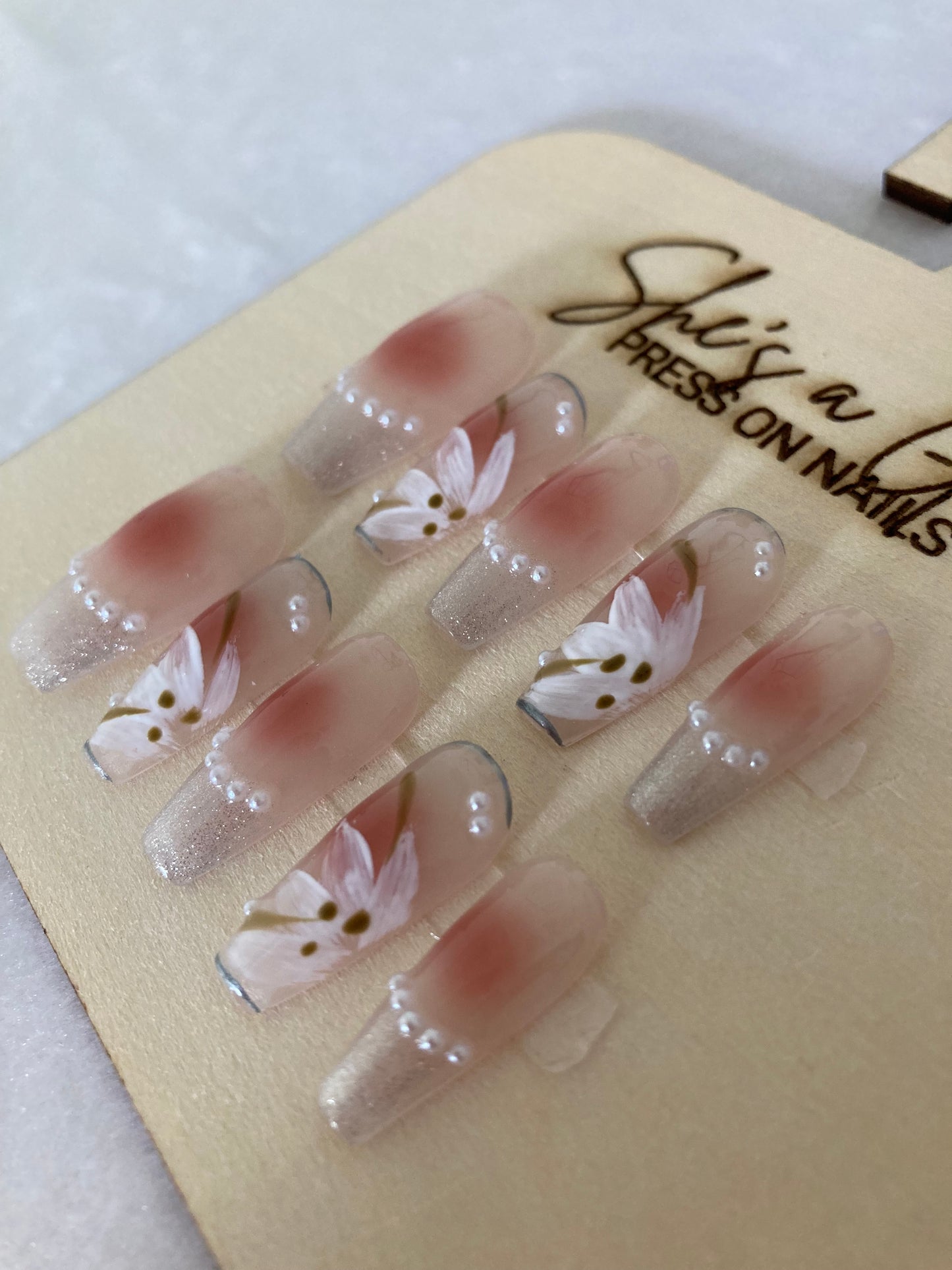 Pearl Blossom Elegance -Press-On Nail Set