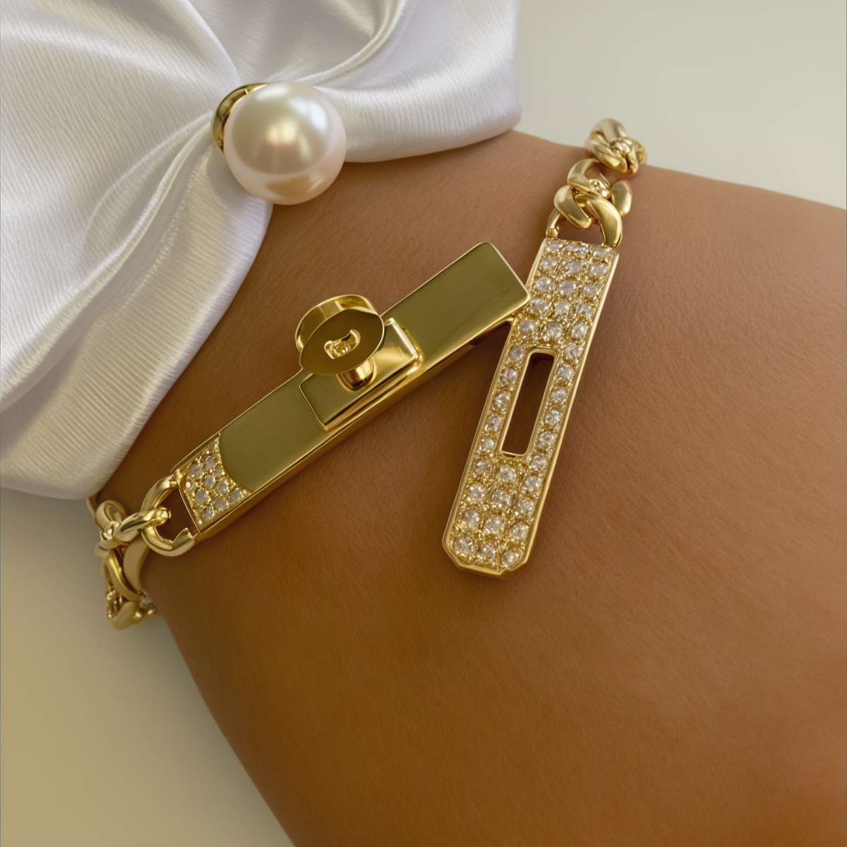 Gold Venetian Twist Figaro Lock Bracelet