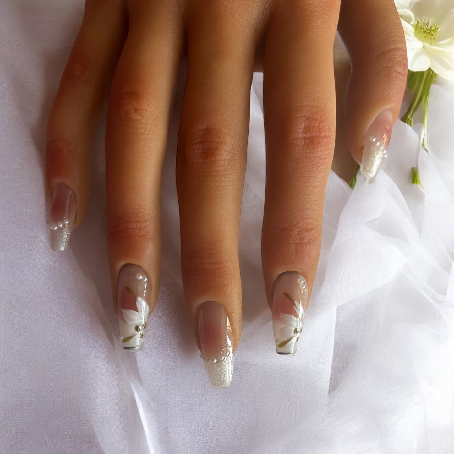 Pearl Blossom Elegance -Press-On Nail Set