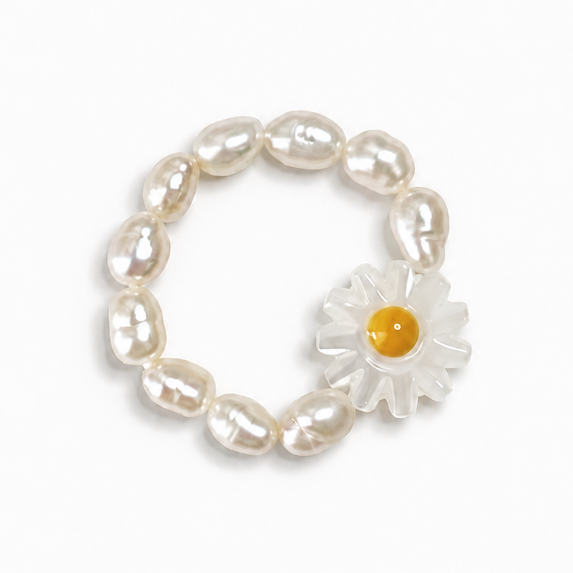 Little Daisy Pearl Ring