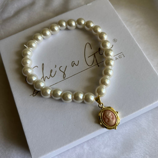 Cameo Pearl Bracelet