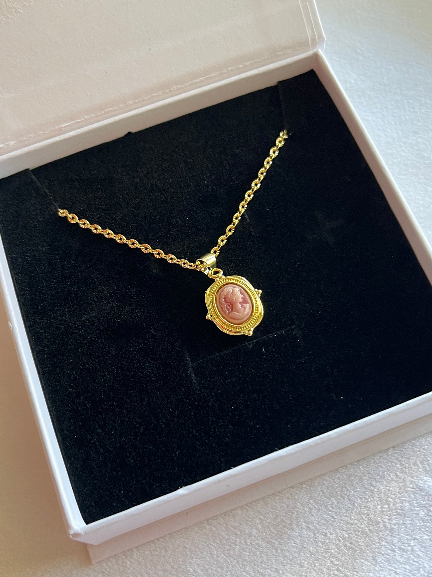 Gold Filled Vintage Cameo Pendant Necklace