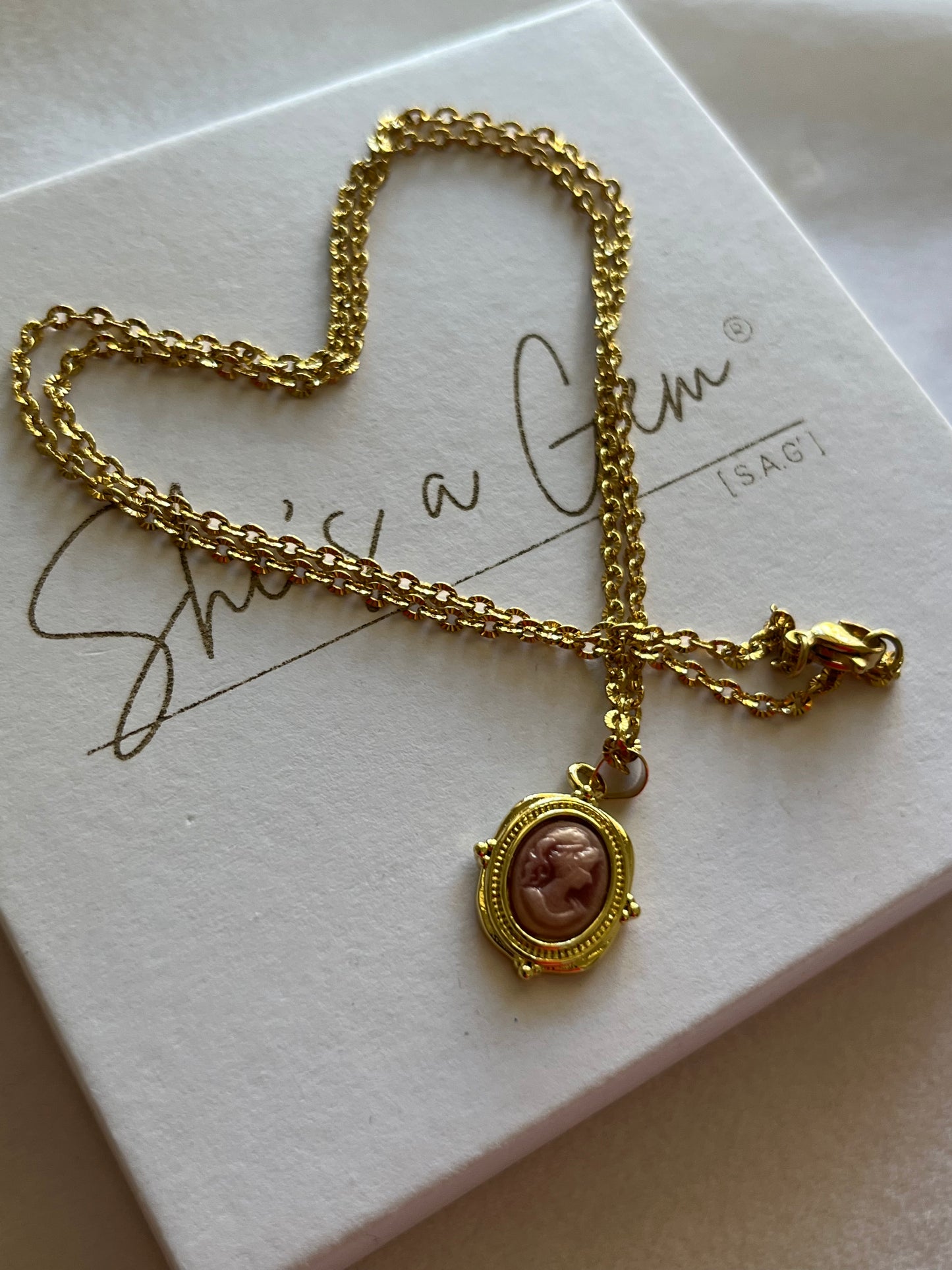 Gold Filled Vintage Cameo Pendant Necklace