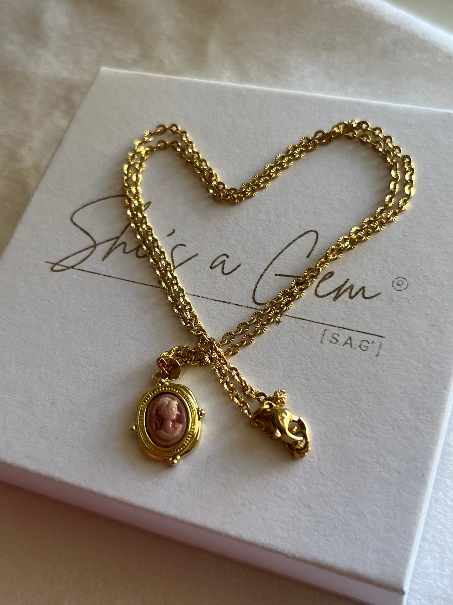 Gold Filled Vintage Cameo Pendant Necklace